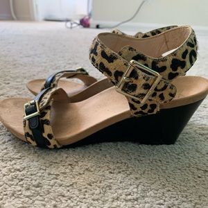 Vionic ladies sandal wedge